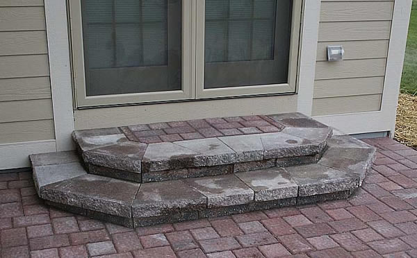 Отделка крыльца тротуарной плиткой