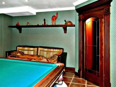 Отделка небольшой по площади бильярдной
