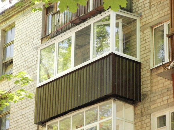 Отделка балкона профилированным листом