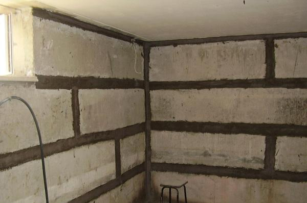 Заделка стыков фундаментных блоков