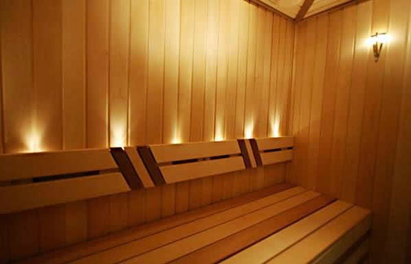 Отделка стен вагонкой из канадского кедра