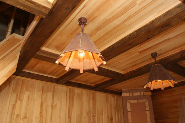 Уже отделанный потолок