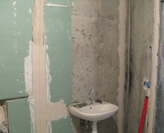 Выравнивание стен перед укладкой