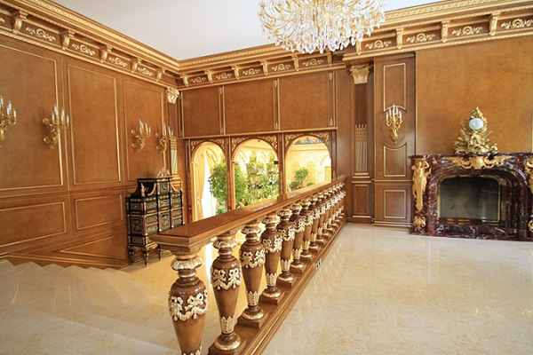 Резьба по дереву в интерьере дома