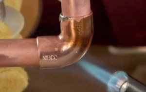 payka-medi-i-trub-tverdim-pripoem