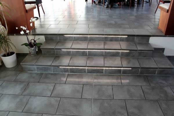 Подсветка ступеней светодиодами