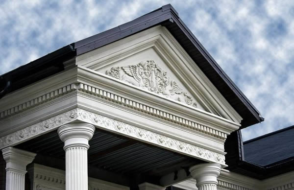 Полиуретановая лепнина на фронтоне