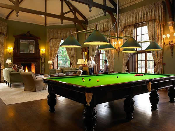 Прекрасный вариант: бильярдная комната в сочетании с комнатой отдыха