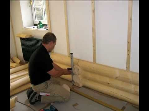 При креплении проверяем правильность расположения панели