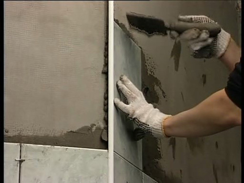 Приклеивание плит