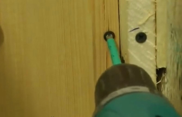 Растрескивание при крепление без сверления