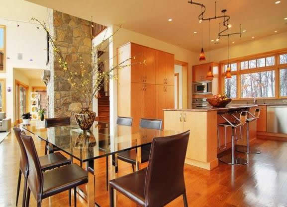 steklyannaya-stoleshnitsa