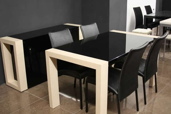 stol-s-chernim-steklom