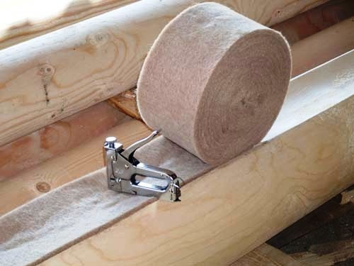 Межвенцовый утеплитель и степлер