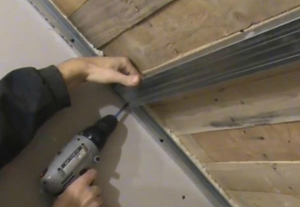 Крепление потолочного профиля