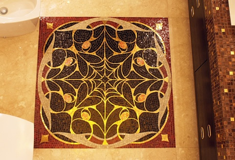 Панно из мозаики на полу