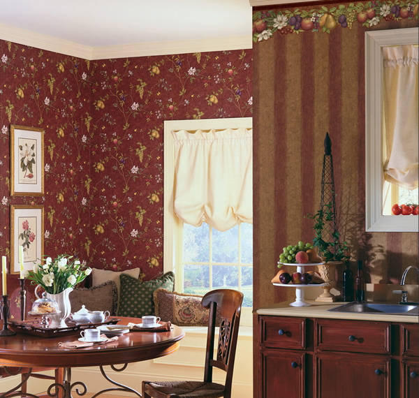 Весёлый интерьер кухни, отделанной обоями