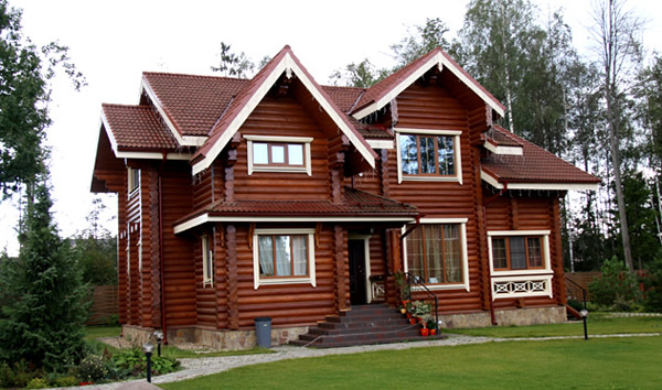 Отделка фасада деревянного дома