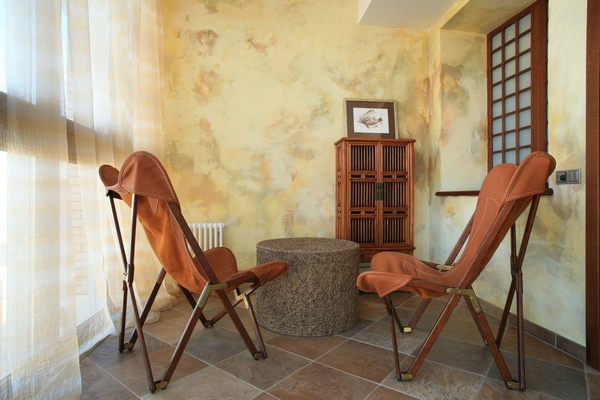 Внутренняя облицовка лоджии: декоративная штукатурка