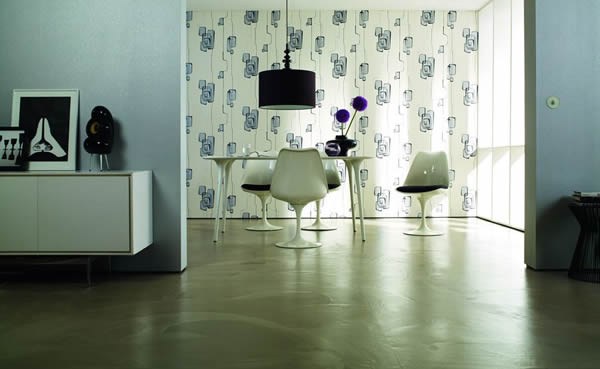 Интерьер комнаты с обоями под окраску