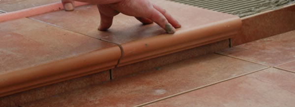 Выставляем и укладываем плитку