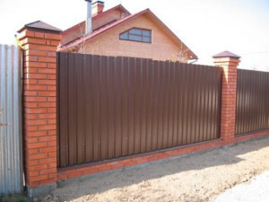 Изготовление и установка забора из металлопрофиля