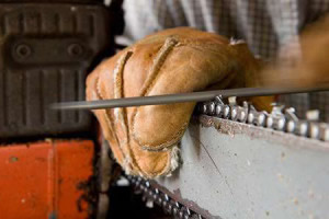 Заточка цепи бензопилы напильником - фото