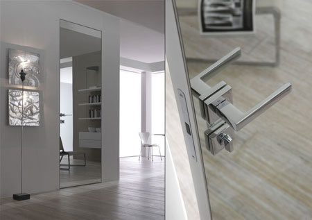 Зеркальная дверь в интерьере