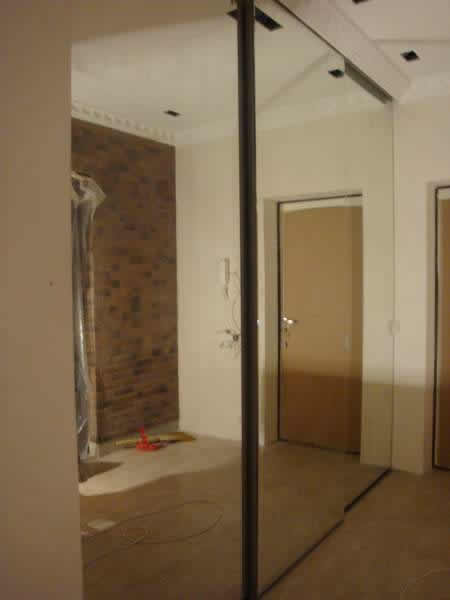 Зеркальные двери купе